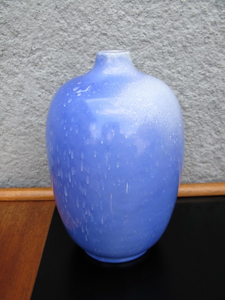 blue expo vase 18