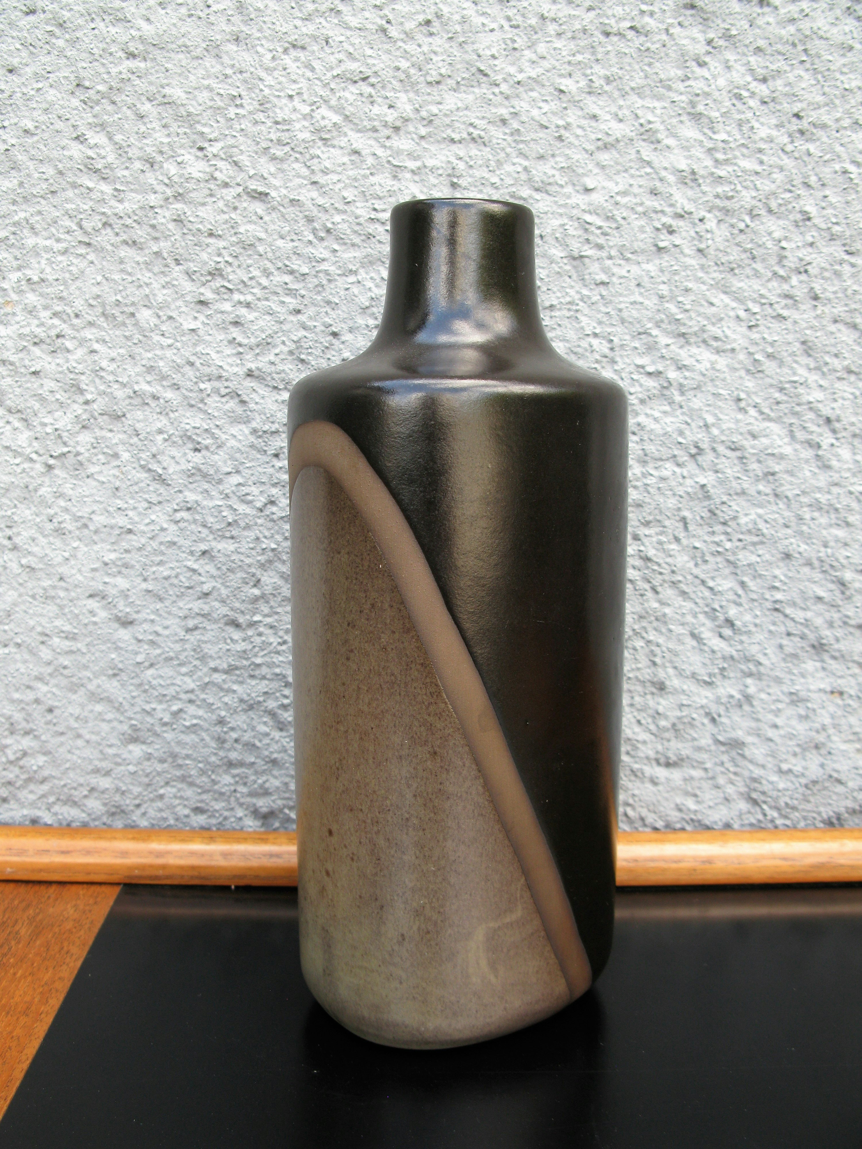 diagonal greyish vase 5066