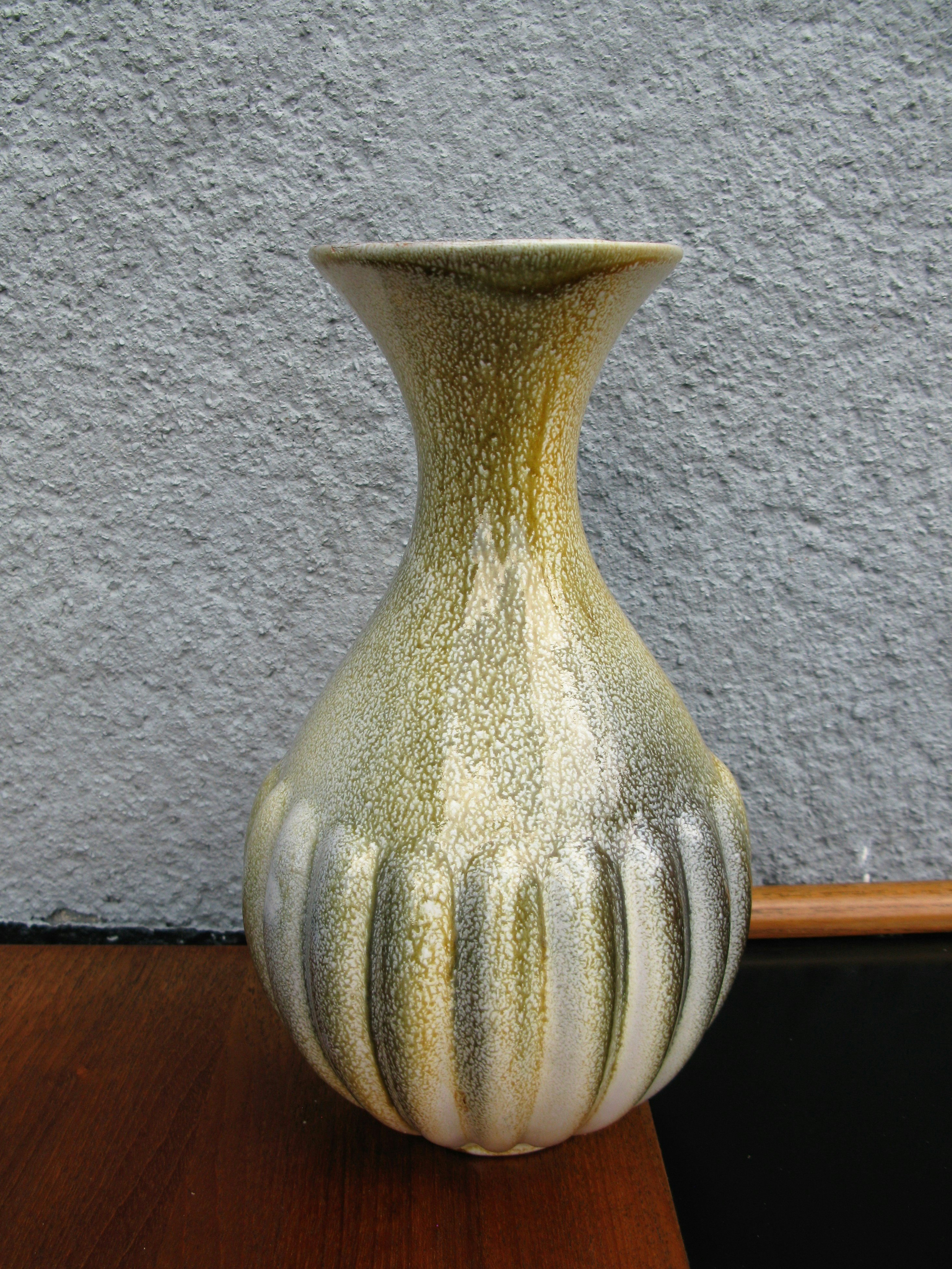 greenish vase 784