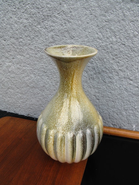 greenish vase 784