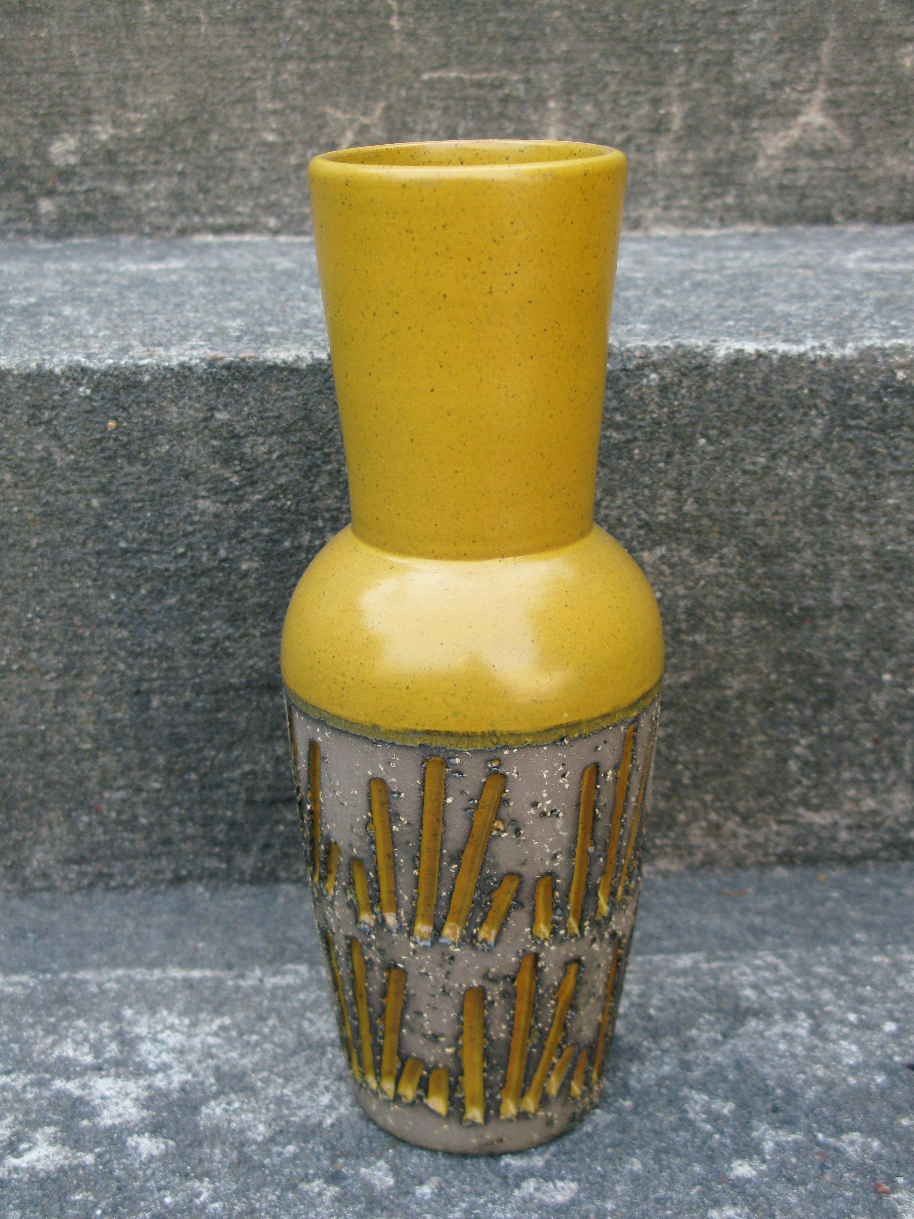 yellow tokyo vase 4078m