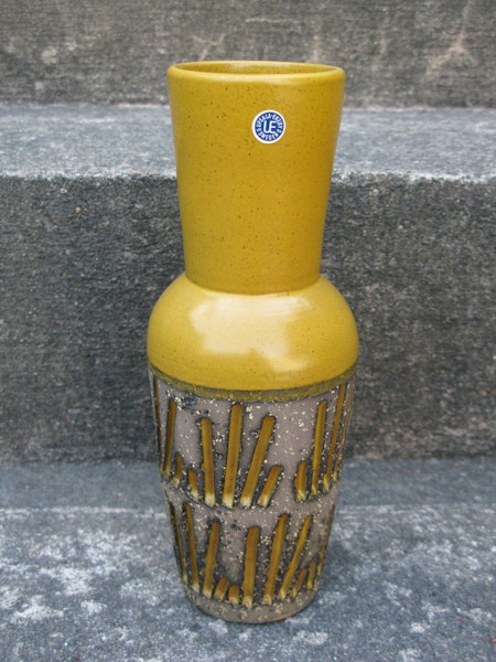 yellow tokyo vase 4078m