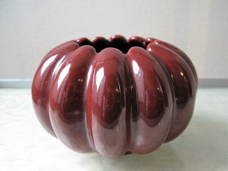 burgundy vase 421