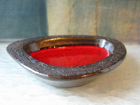 red ashtray 1066y