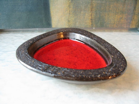 red ashtray 1066y