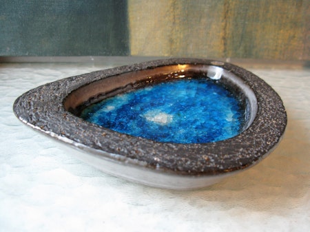 blue ashtray 1066y