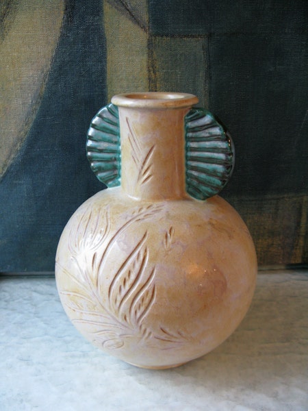 beige/green vase 79