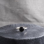 Silverring, infattad sten, svart onyx