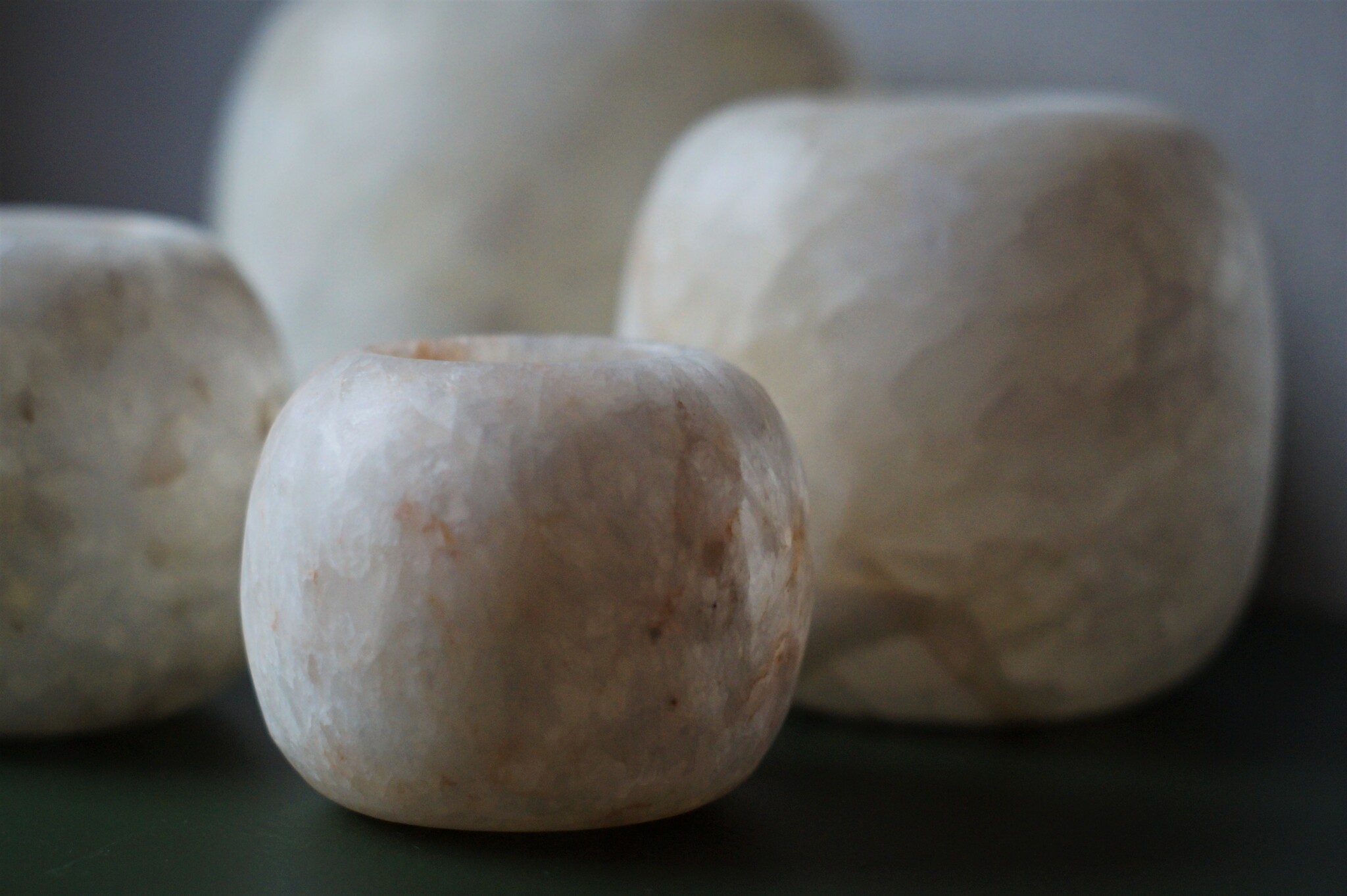 Ljuslykta alabaster helvit 13-14.5 cm