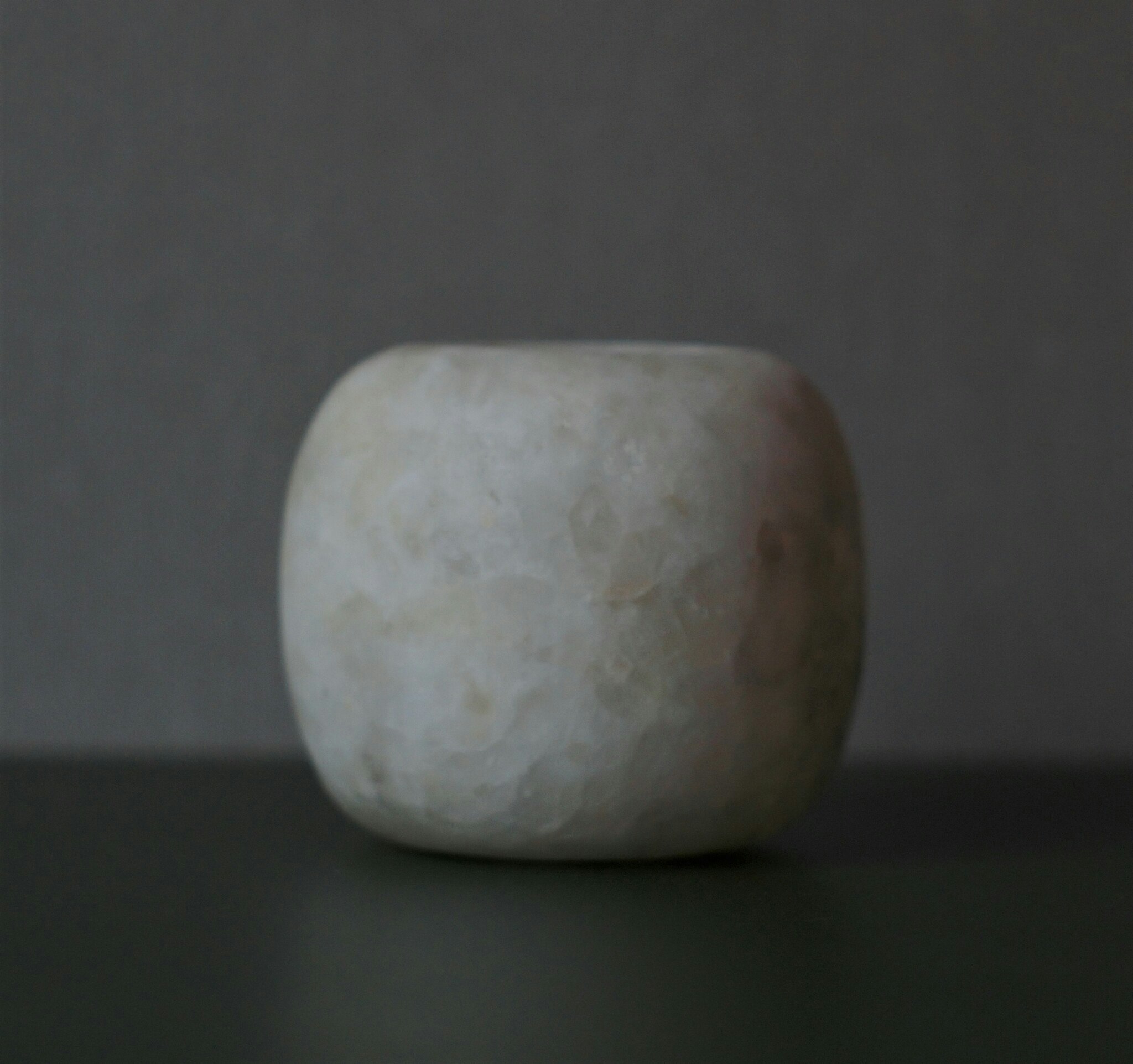 Ljuslykta alabaster 8 cm