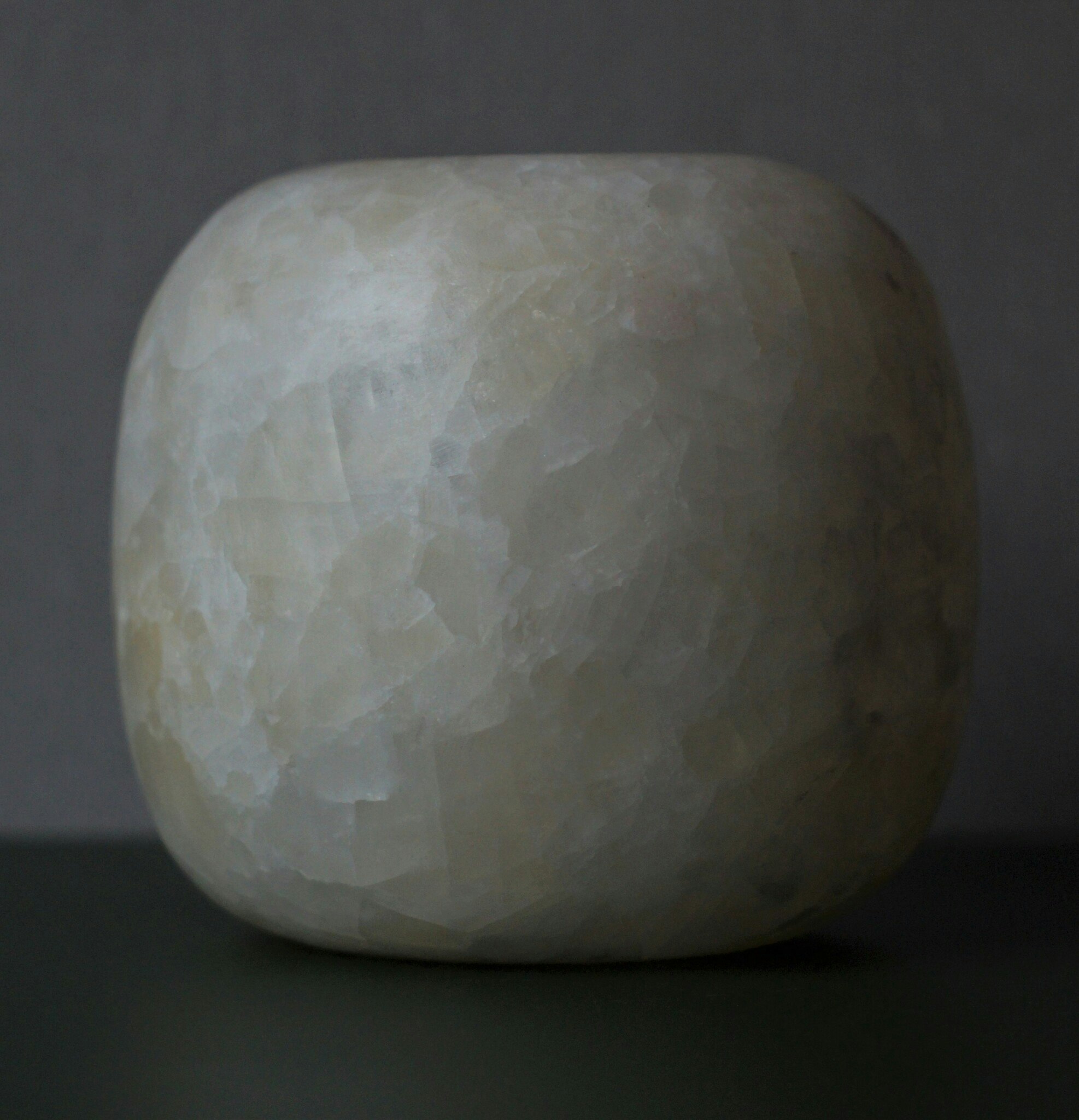 Ljuslykta alabaster helvit 13-14.5 cm