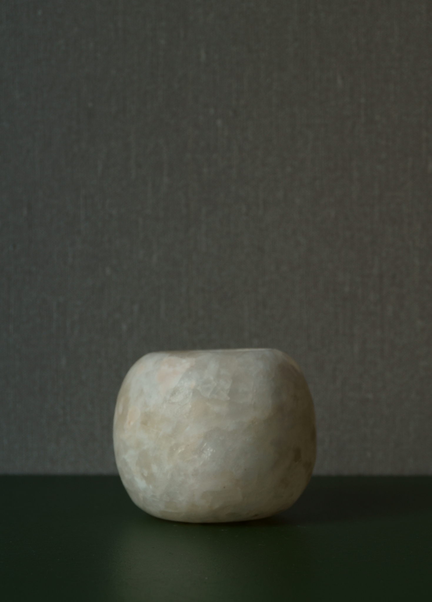 Ljuslykta alabaster helvit 6.5 cm