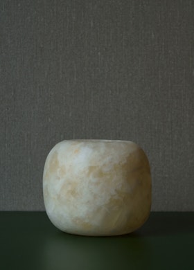 Ljuslykta alabaster helvit 8 cm