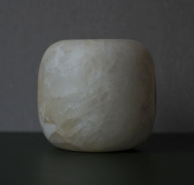 Ljuslykta alabaster helvit 12 cm