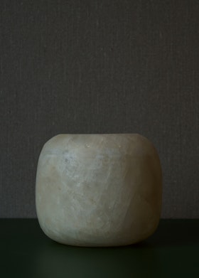Ljuslykta alabaster helvit 9-10 cm