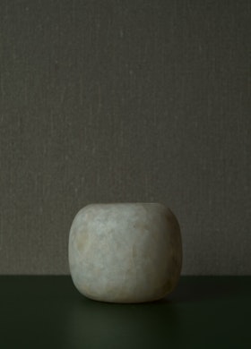 Ljuslykta alabaster helvit 7 cm