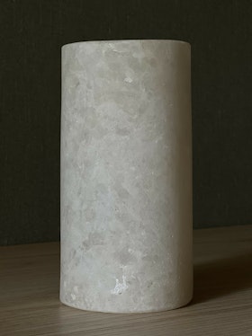 Ljuslykta alabaster 16.5 cm - helvit extra matt