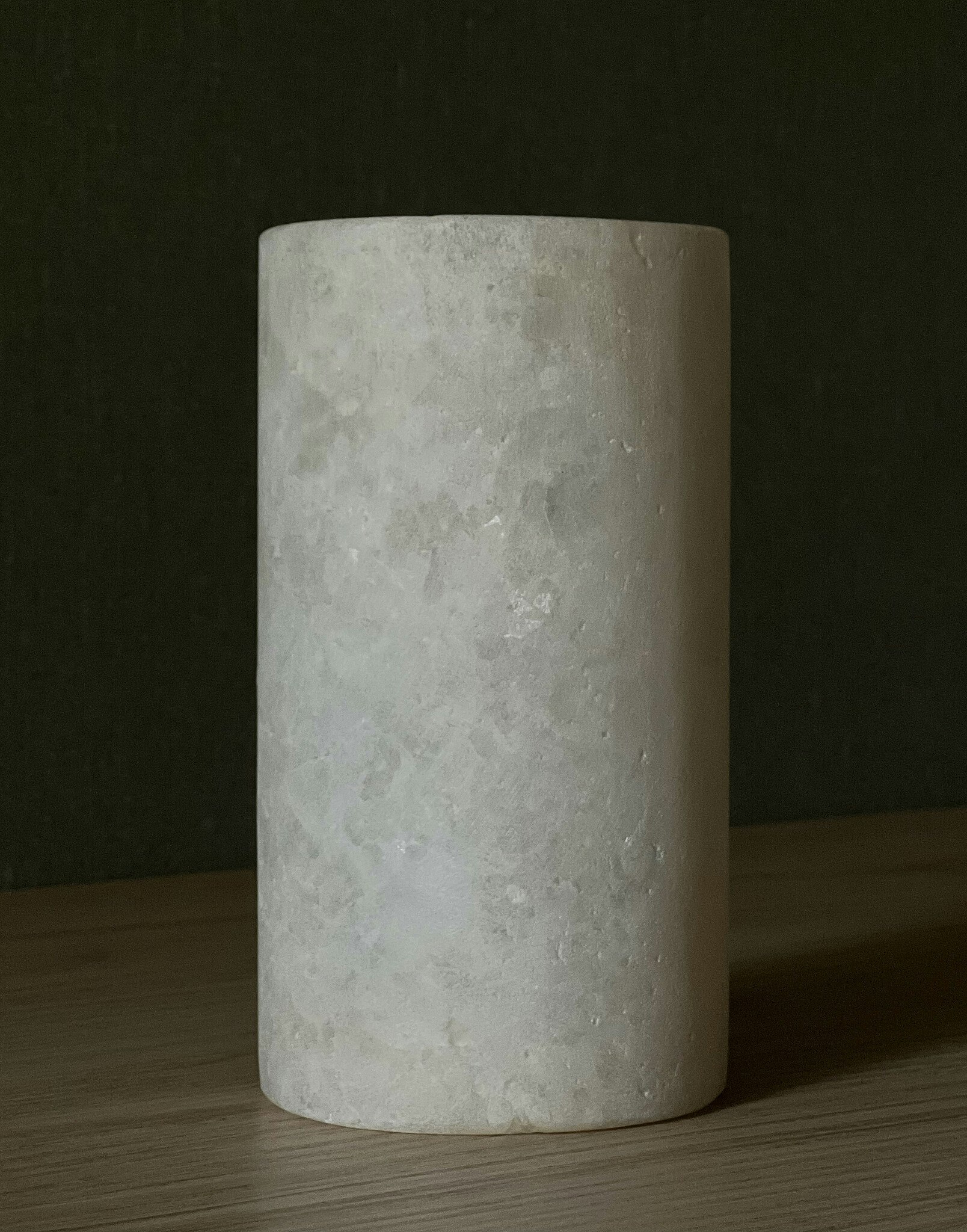 Ljuslykta alabaster 14.5 cm - helvit extra matt