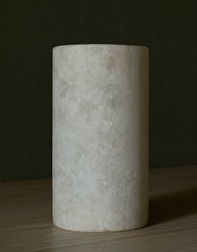 Ljuslykta alabaster 14.5 cm - helvit extra matt