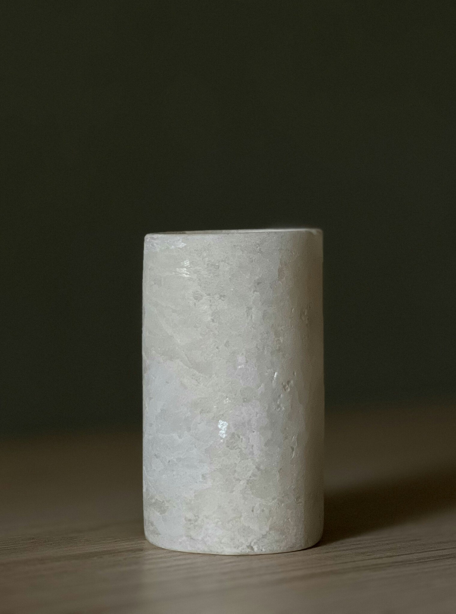 Ljuslykta alabaster 11 cm - helvit extra matt