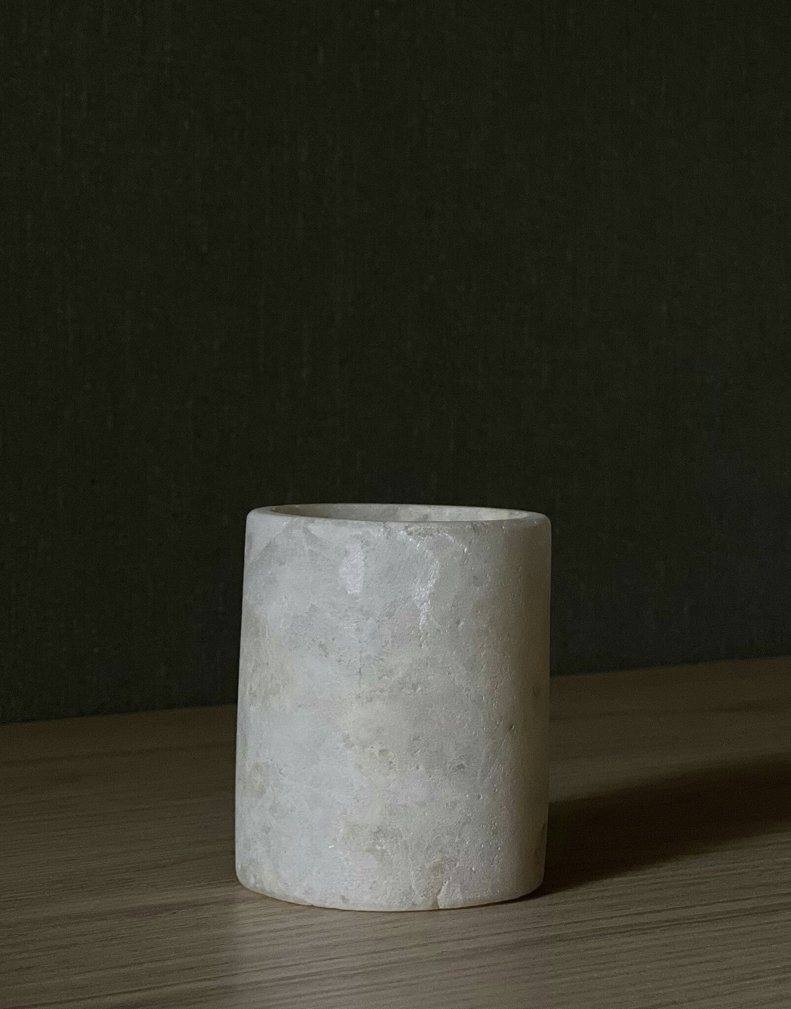 Ljuslykta alabaster 8 cm - helvit extra matt