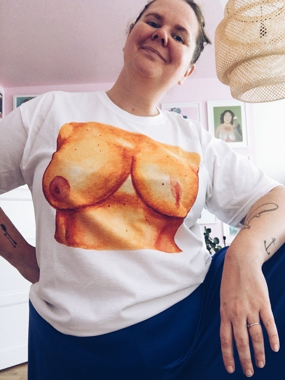 Titty neutral, vit t-shirt (lös passform)