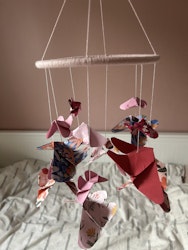 Babymobil av origami: fjärilar