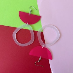 Utförsäljning örhängen: neonrosa, lätt transparent (ord. 250 kr)