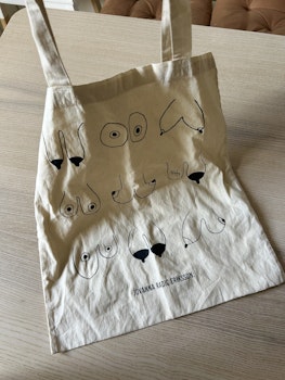 Tittar, naturvit tygpåse (ord. pris 225 kr)