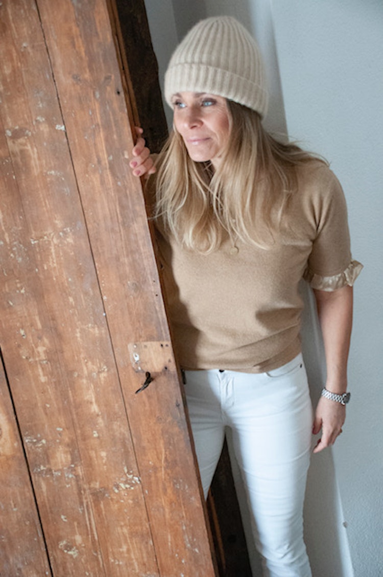 Cashmere sweater, short sleeve,  silk detail beige