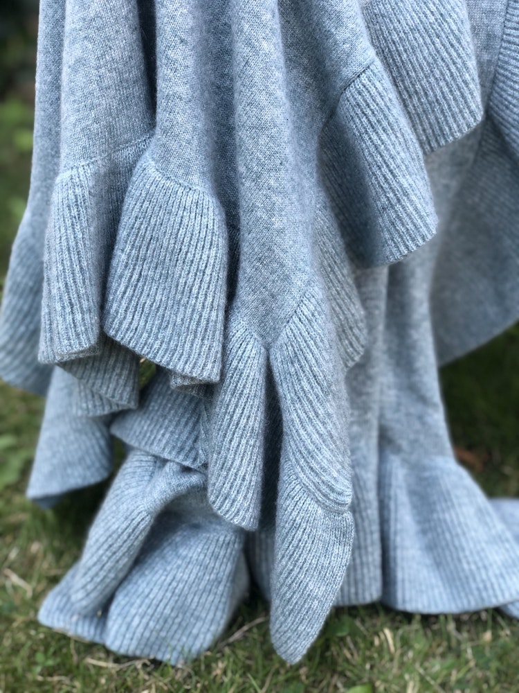 Frilled knitted cashmere shawl jade