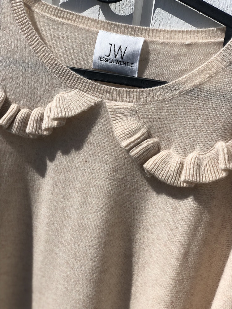 Cashmere sweater with collar beige