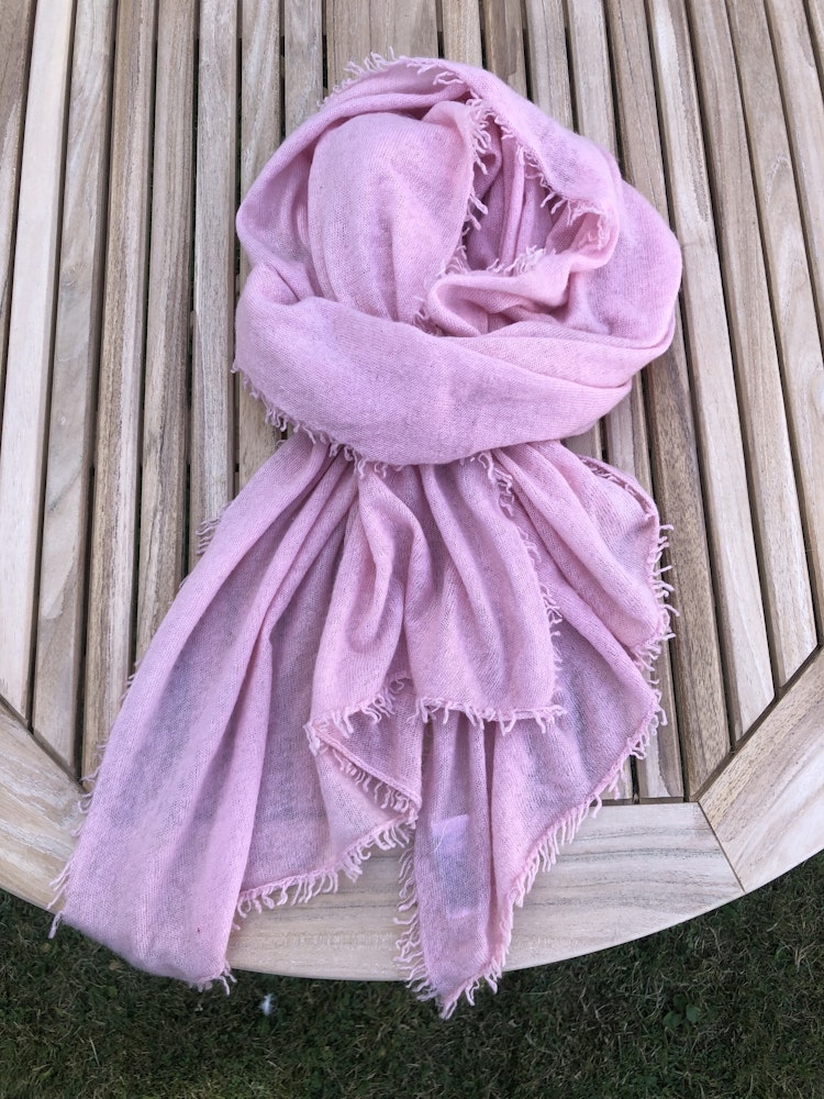 Fine cashmere shawl pink