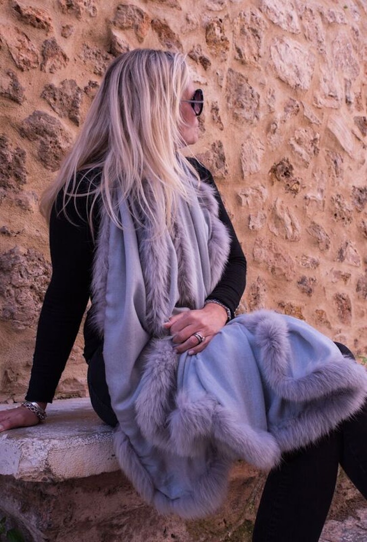 Fur shawl grey