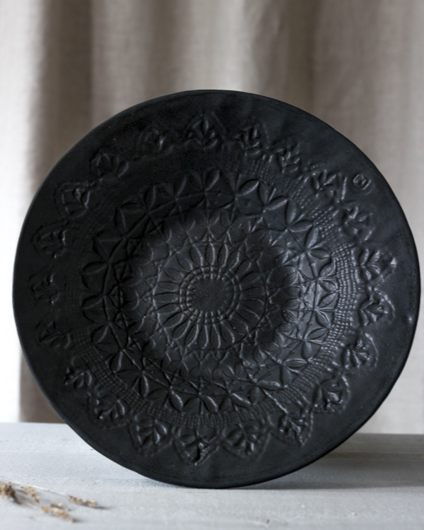 Ingrid stort keramikfat med svart glasyr