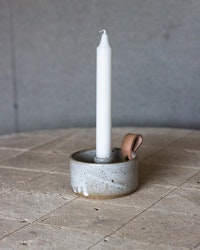 CANDLEHOLDER  RÅ WITH LEATHER DETAIL