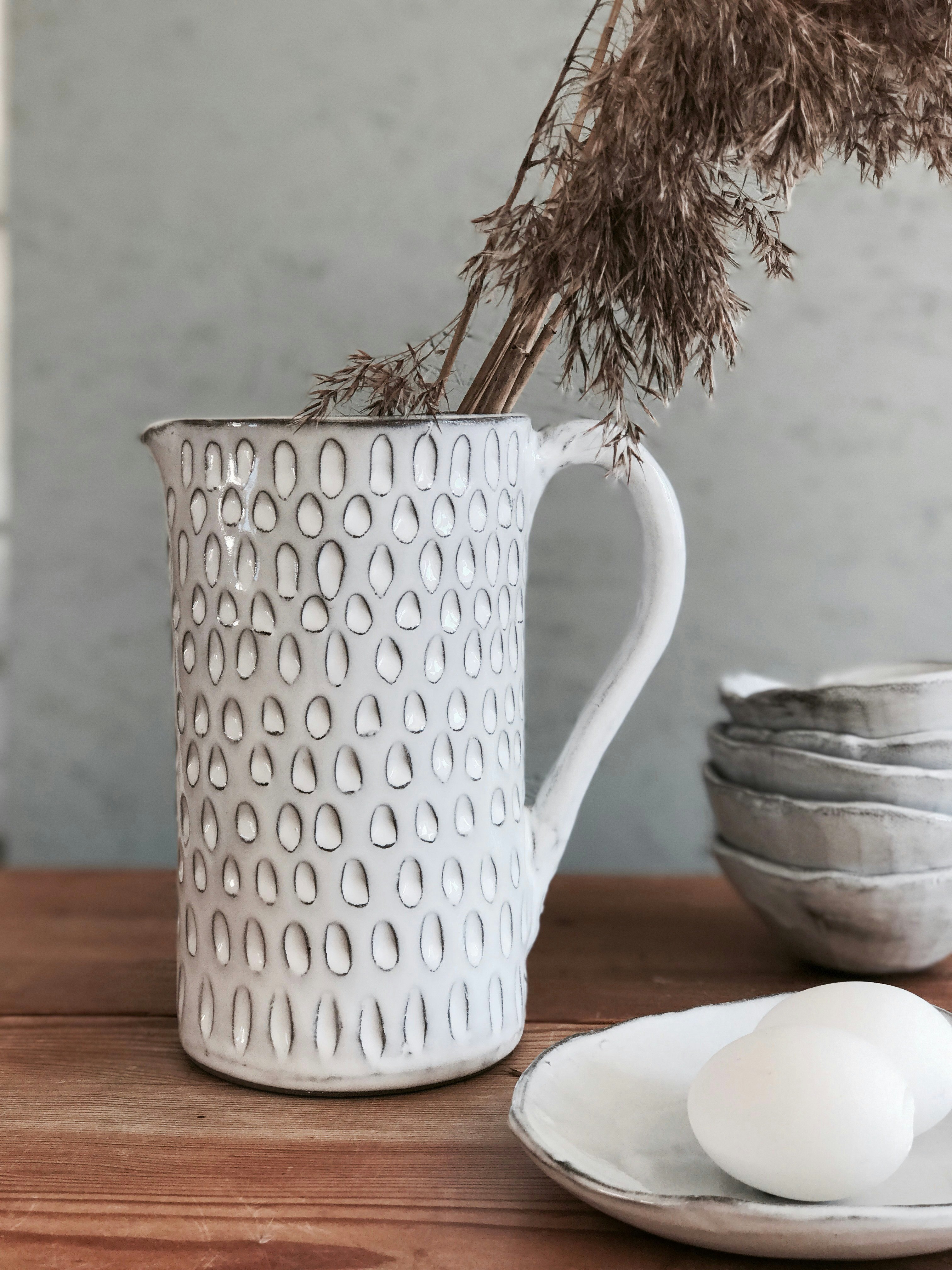 CERAMIC PITCHER IN GRAY CLAY