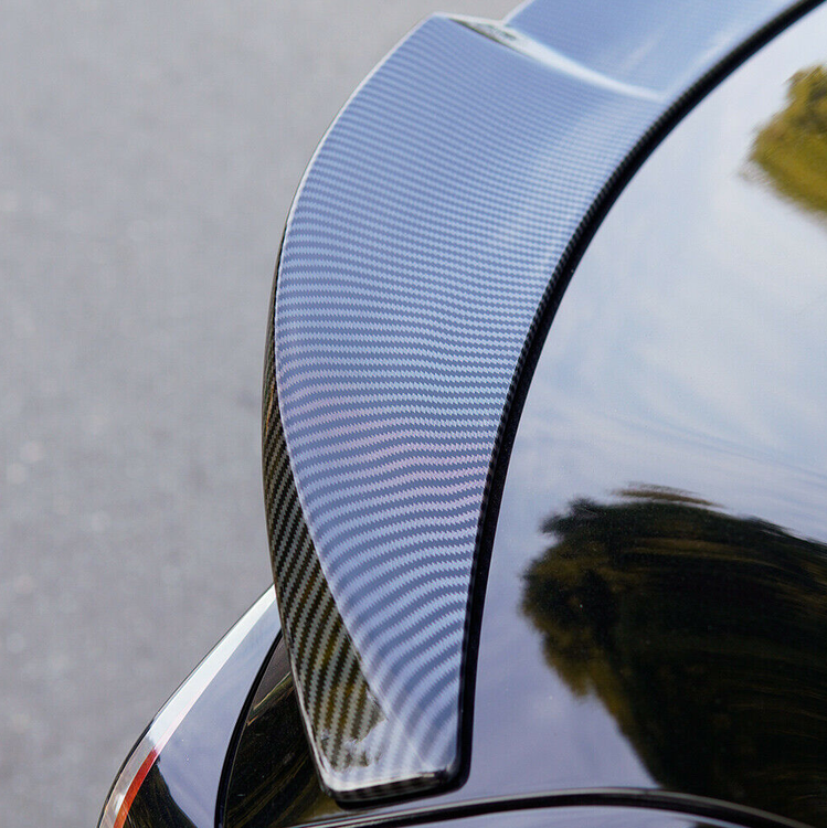 Model 3 Spoiler i ABS med kolfiber utseende -- FYNDHÖRNAN