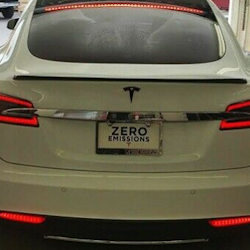 Tesla Model S & 3 nedre bromsljus