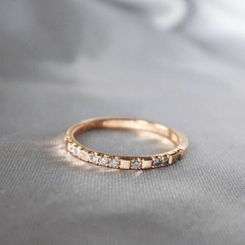 "Mrs Space" Ring in gold with TW/VS diamonds (tot 0.14ct)
