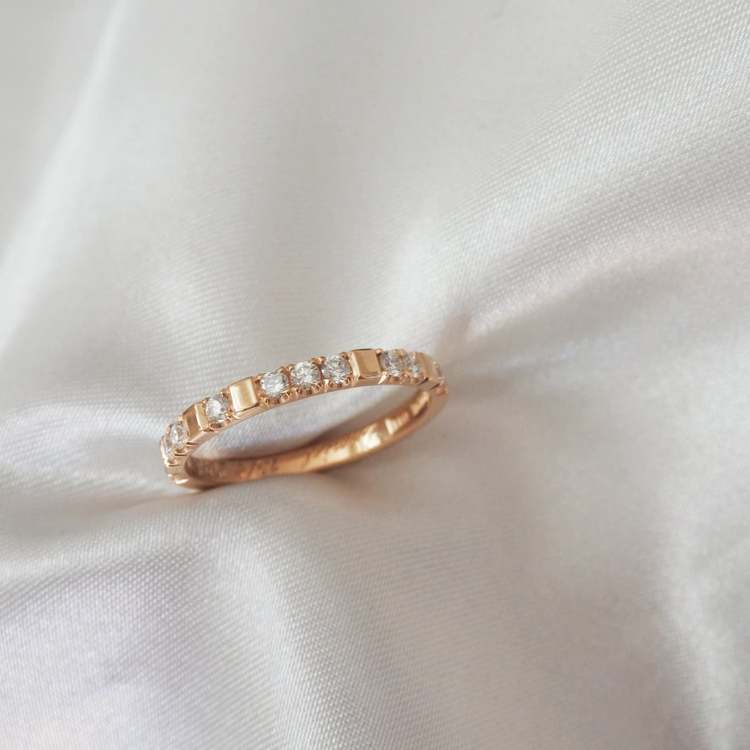 "Mrs Space extra wide" ring in gold with ten TW/VS diamonds (tot 0.30ct)