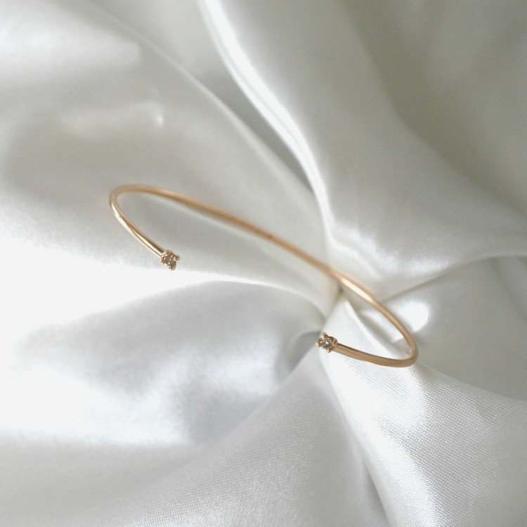 "Stardust" bangle in gold with two gemstones