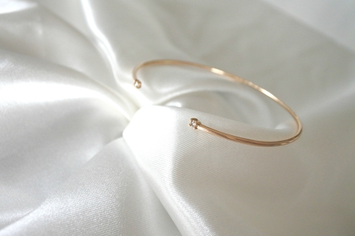 "Stardust" bangle in gold with two gemstones