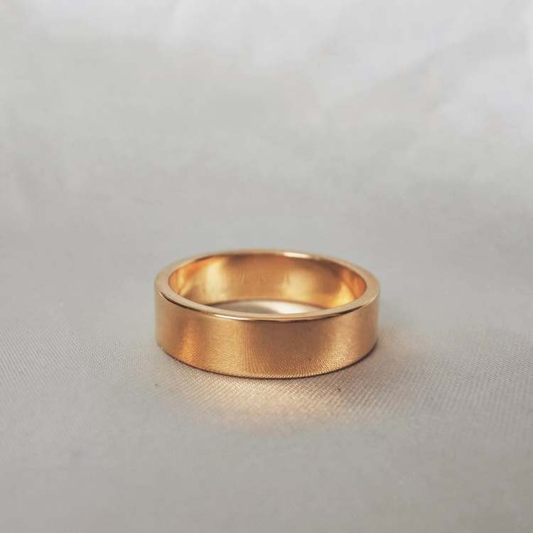 Mars" 6mm 18K guldring - Malin Ivarsson Jewelry