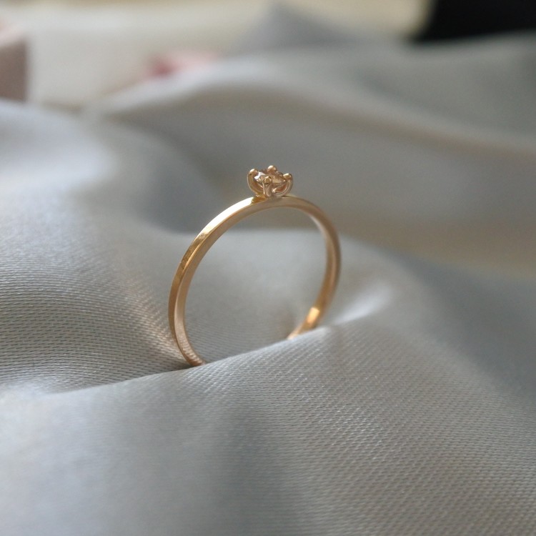 "Stellar" ring in gold with a 0.10ct champagne diamond