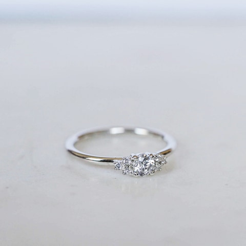 "Juliet" ring with a 0.25ct & six 0.01ct diamonds.