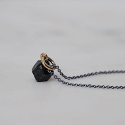 "Abisko" pendant in 18K gold with a raw garnet crystal found in Abisko