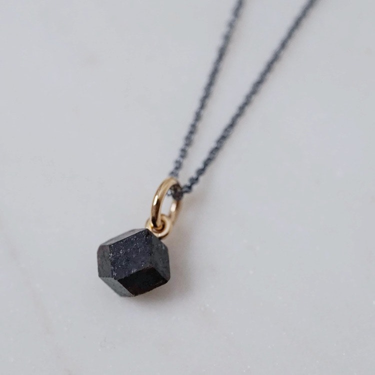 "Abisko" pendant in 18K gold with a raw garnet crystal found in Abisko