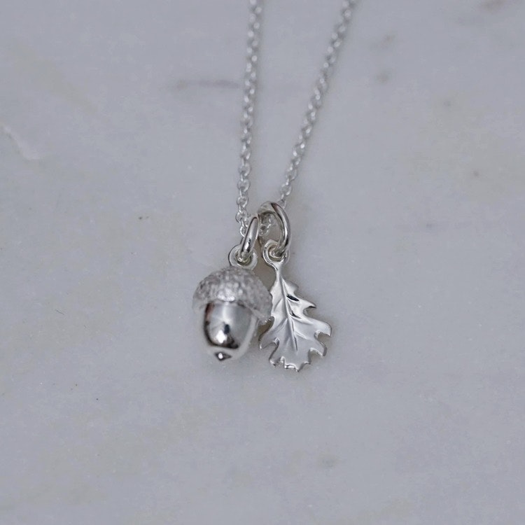 "Oak leaf" pendant in silver