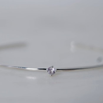 "Surahammar" bangle in silver with a superlight purple amethyst